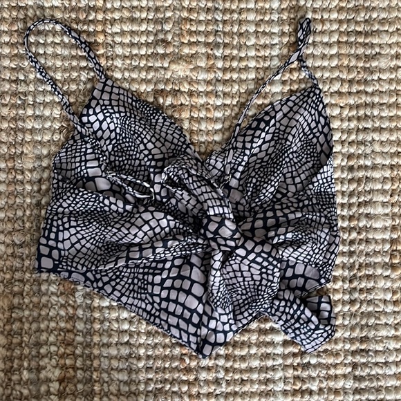 Printed V tie back top, forever 21 - Picture 2 of 3